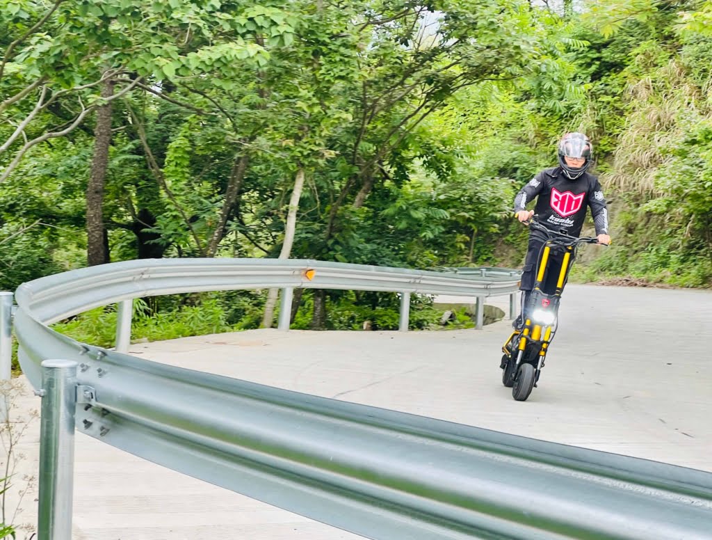 Long Range Electric Scooter with Seat 1024x776